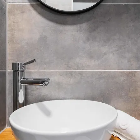 Apartament Sacre Coeur Metro Anvers - 9 -2p Paryż